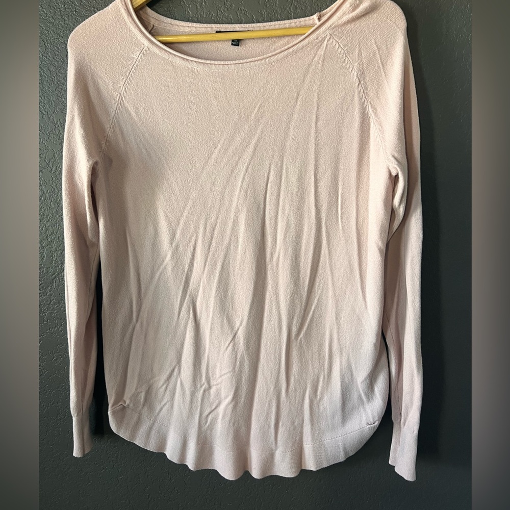 Light pink woman’s medium sweater